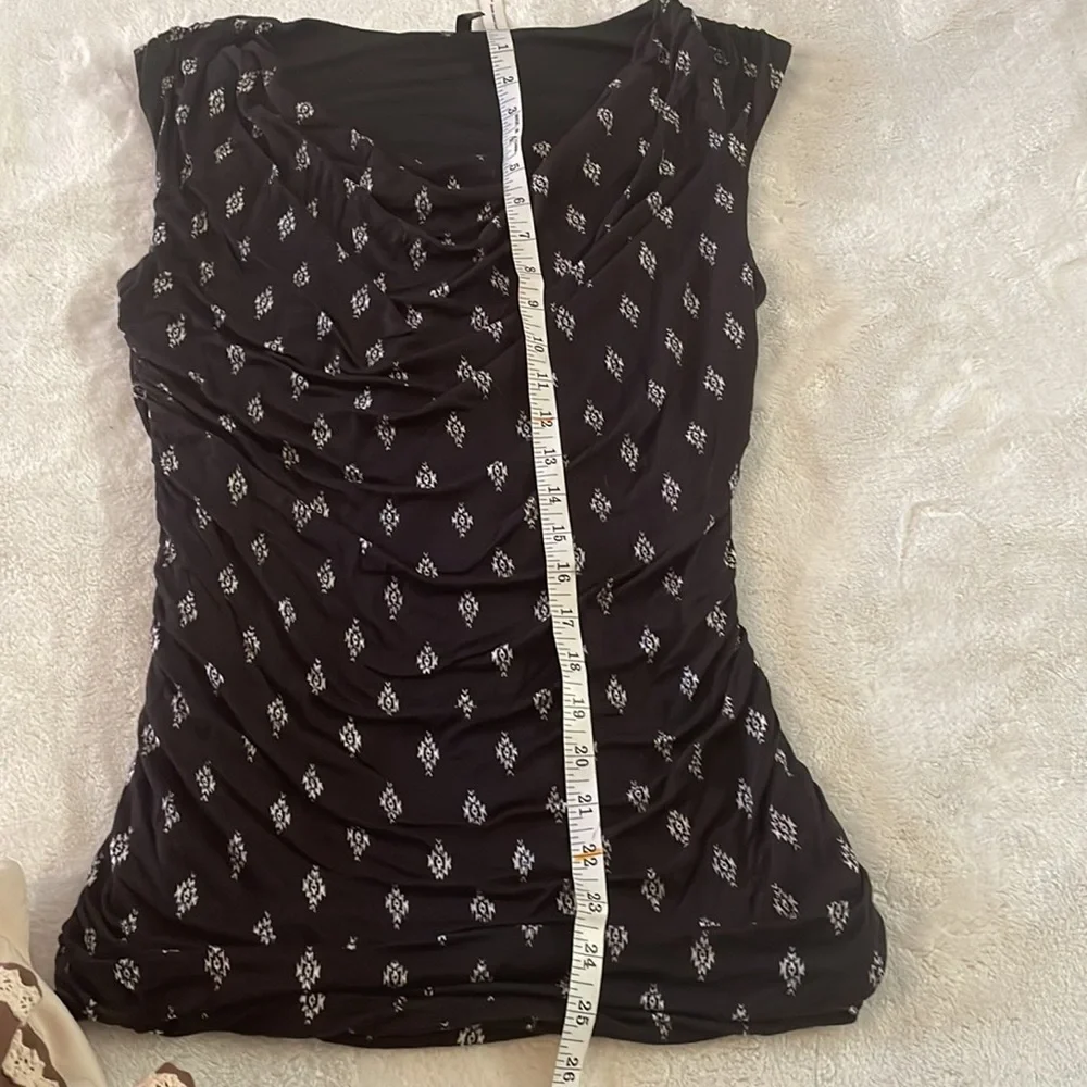 Maurice’s Black Sleeveless Scoop Neck Top with White Pattern size Medium - Picture 8 of 9
